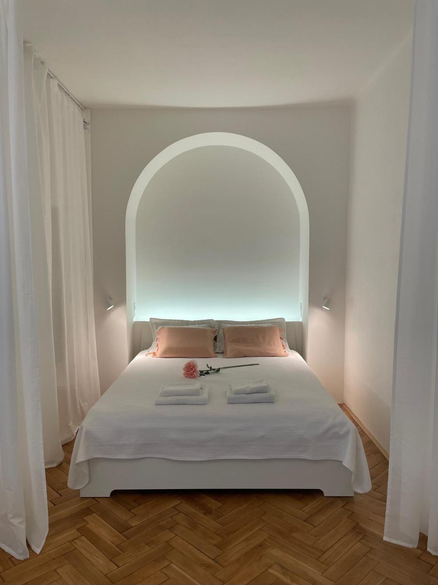 Urban Retreat I Modern Boho Apartments In Lovely Letna District - 10 Minutes From Old Town Praag Buitenkant foto