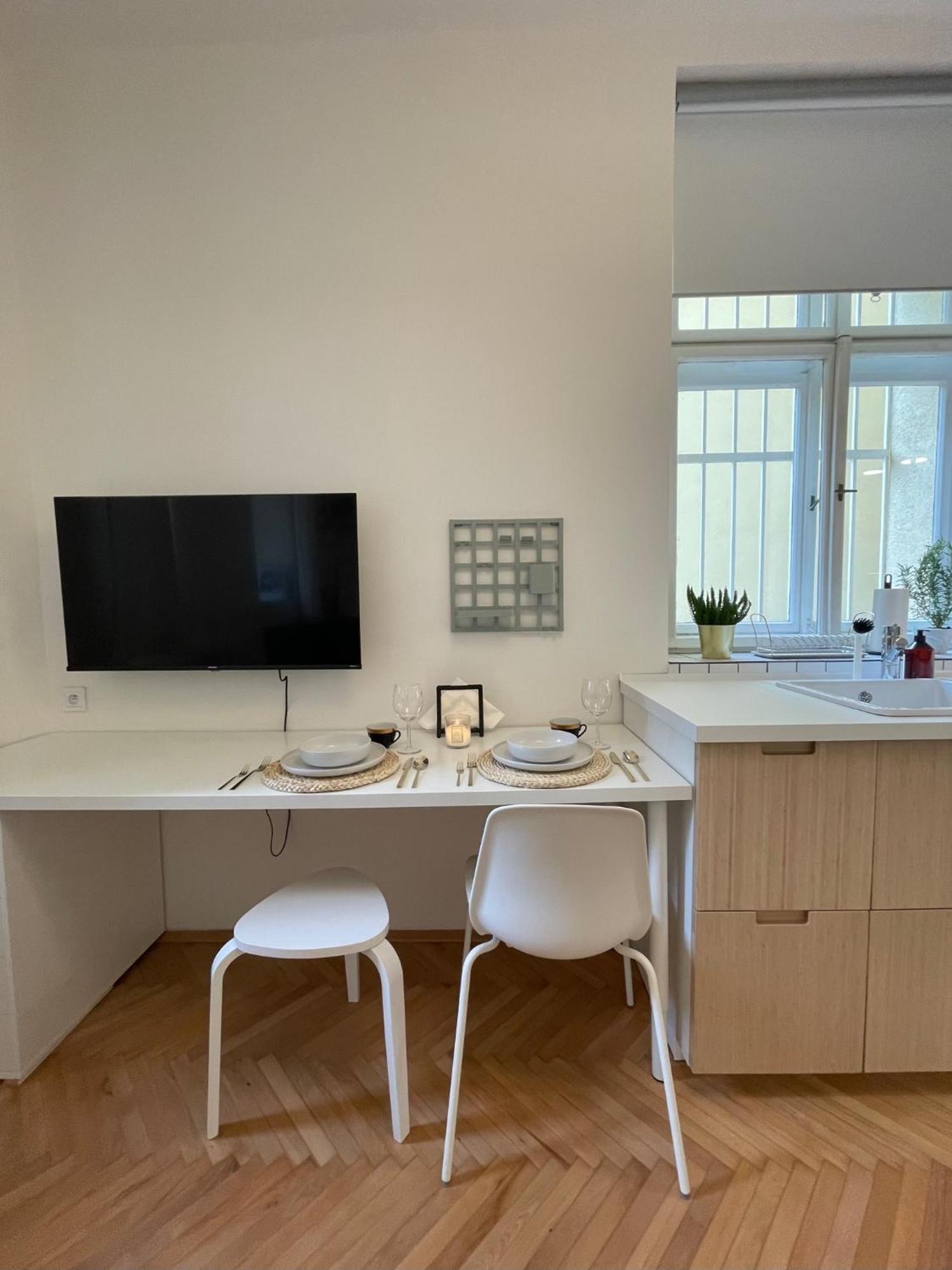 Urban Retreat I Modern Boho Apartments In Lovely Letna District - 10 Minutes From Old Town Praag Buitenkant foto