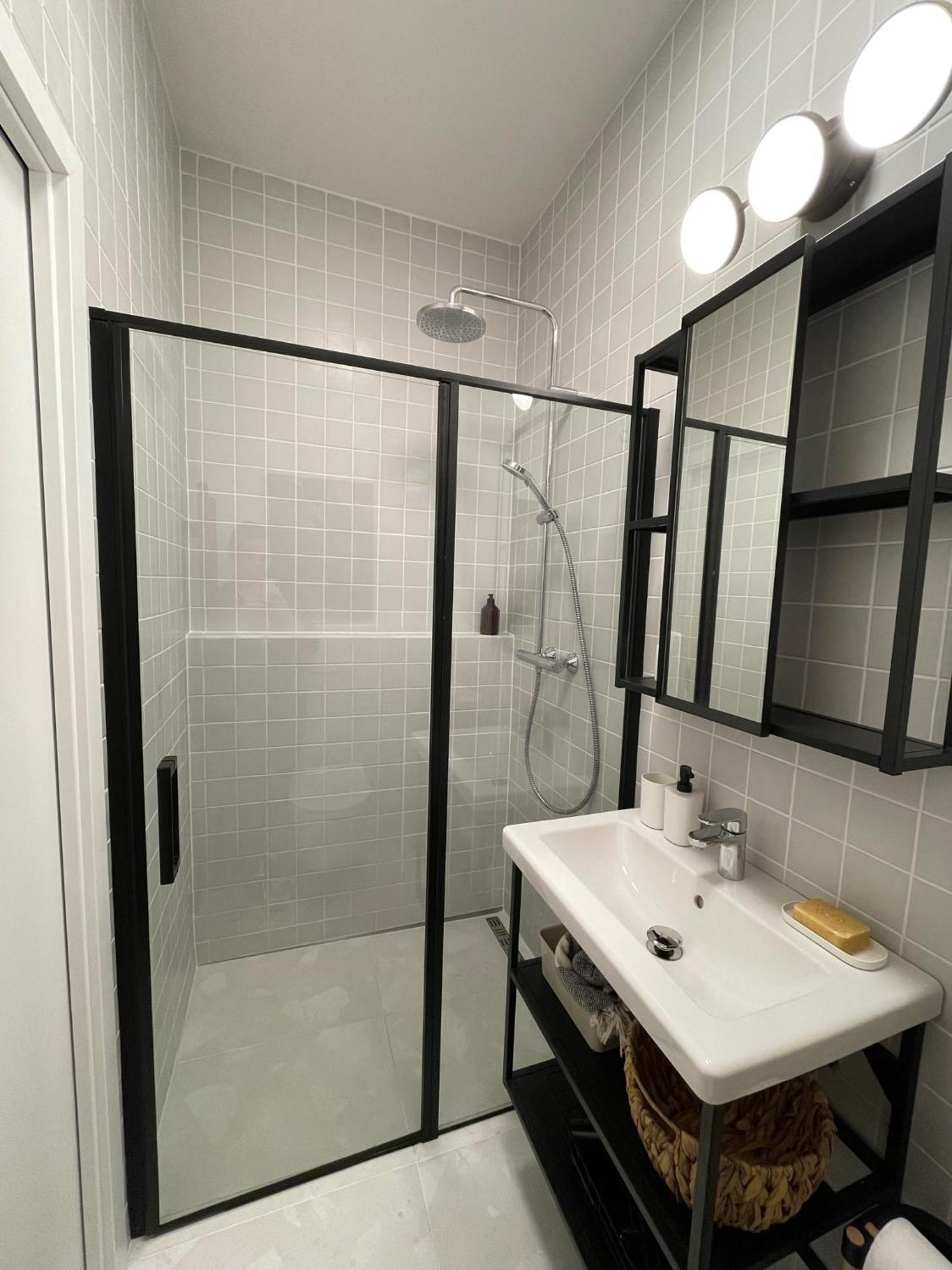Urban Retreat I Modern Boho Apartments In Lovely Letna District - 10 Minutes From Old Town Praag Buitenkant foto