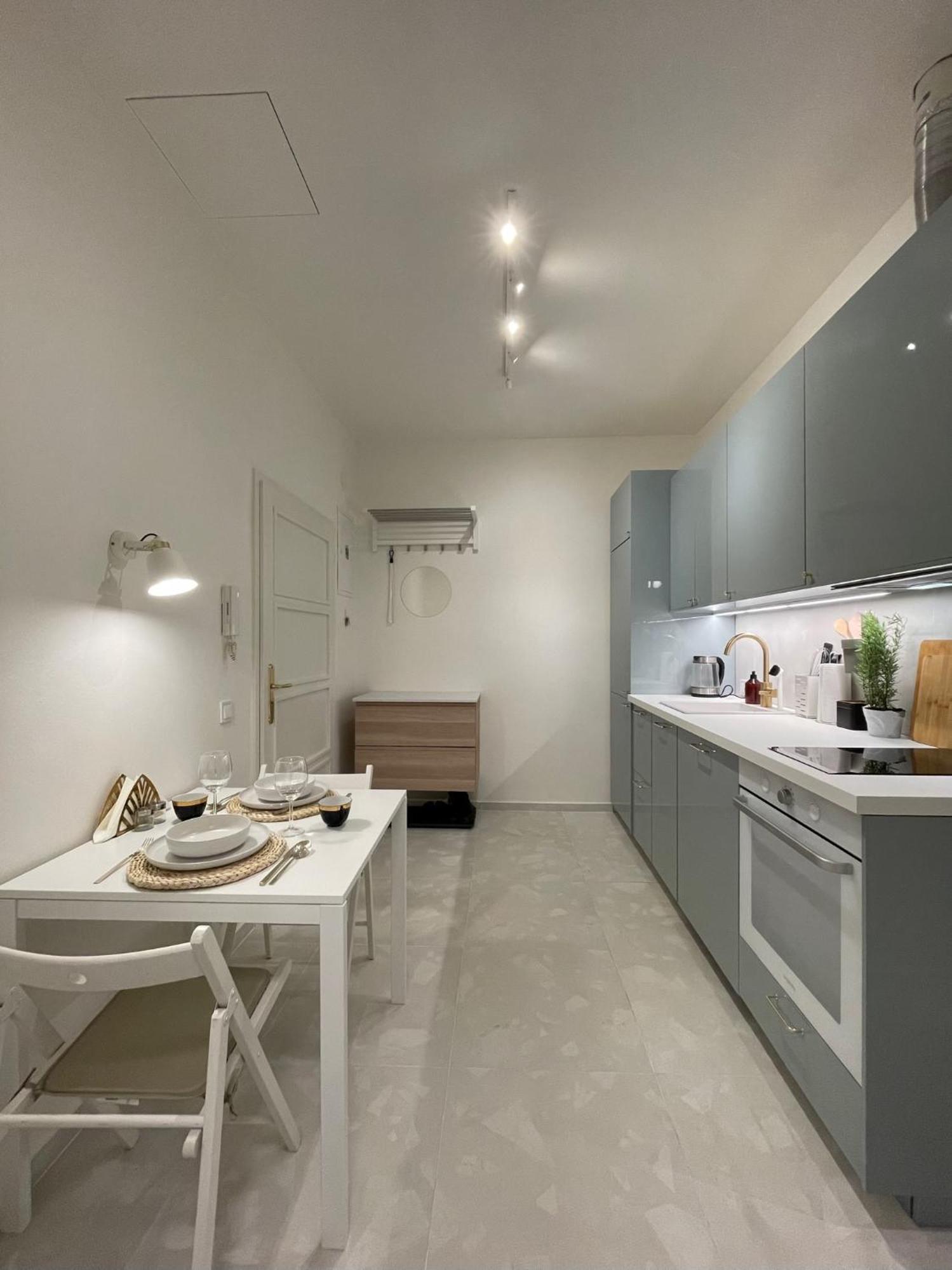 Urban Retreat I Modern Boho Apartments In Lovely Letna District - 10 Minutes From Old Town Praag Buitenkant foto
